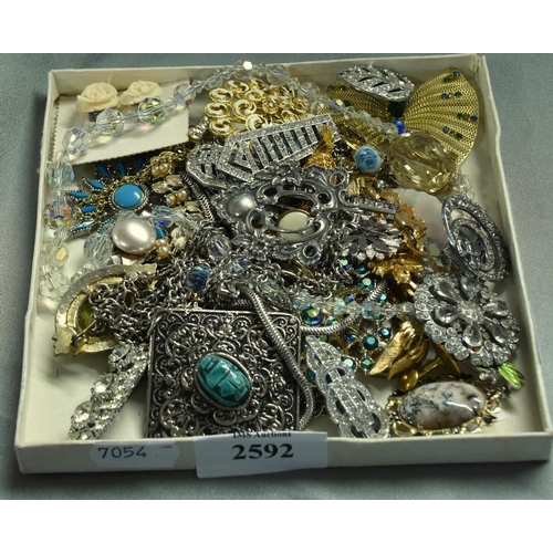 2592 - Box - Assorted Costume Jewellery.