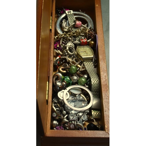 2598 - Box - Assorted Costume Jewellery.