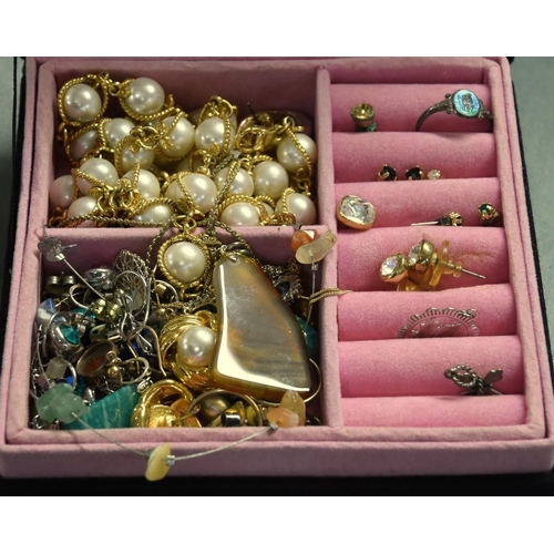 2604 - Box - Assorted Costume Jewellery.