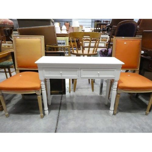 3081 - Pair of Vintage Lined Oak Dining Chairs and White Painted Console Table
Length: 94
Height: 72
Depth:... 