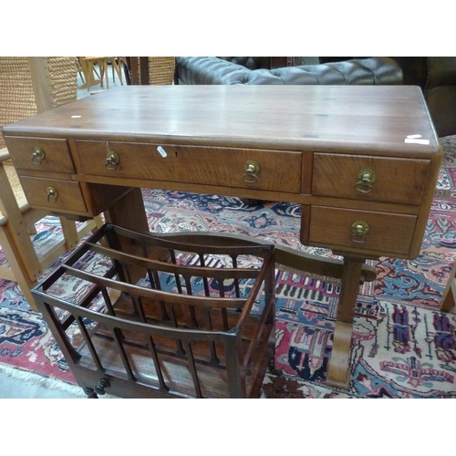 3142 - Mahogany Lorimer Style Desk with Trestle Support