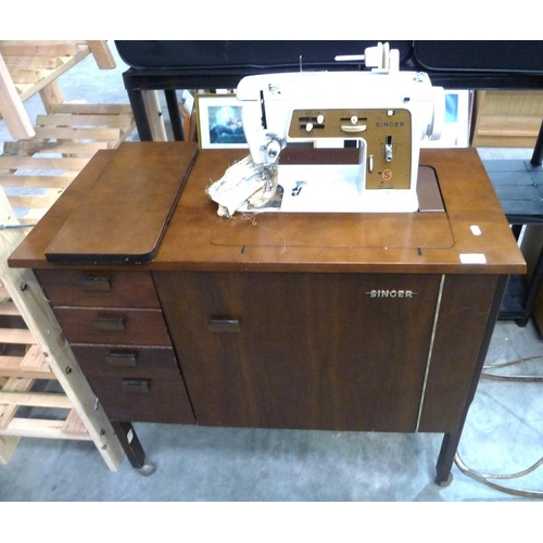 3235 - Vintage Singer Sewing Machine Cabinet