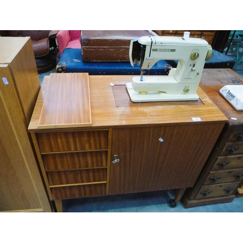 3260 - Vintage Bernina Sewing Machine & Cabinet