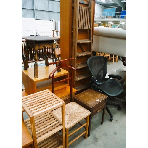 3272 - Computer Chair, Valet Stand, Painters Steps, Seagrass Stool, etc