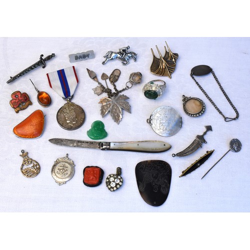 2608 - Various items including Ruskin Brooch, Silver Locket etc.