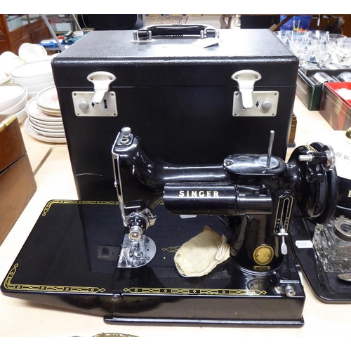 2075 - Rare Vintage Singer Sewing Machine Model 221K (Kilbowie, Scotland)