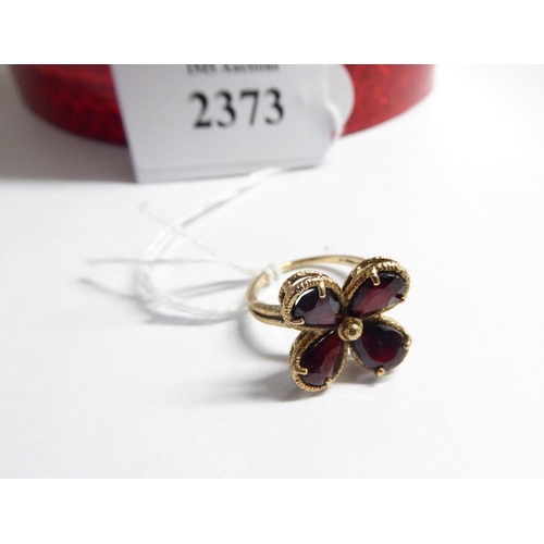 2373 - 9ct Rose Gold & Garnet Flowerhead Shaped Dress Ring - UK size N, weighs 4.6g.