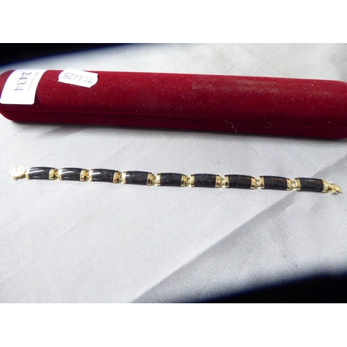 2434 - 14ct Gold Hardstone Bracelet, approx 17cm long and weighing 11.7g in total weight.