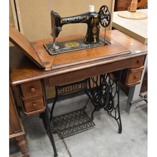 3199 - Vintage Singer Treadle Sewing Machine