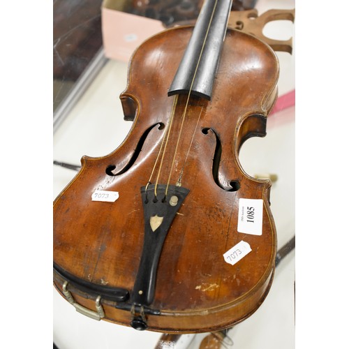 1085 - Vintage Violin, 37.5cm body length, no makers label.