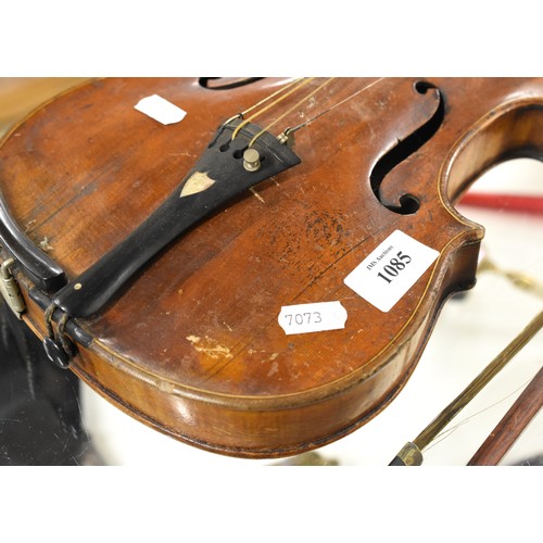 1085 - Vintage Violin, 37.5cm body length, no makers label.