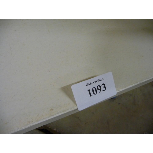 Lot 1093      