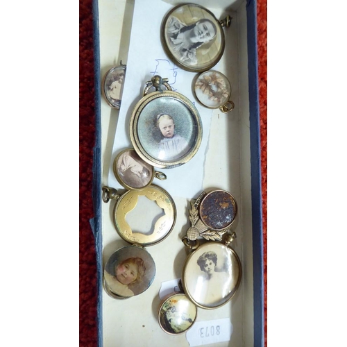 2254 - Collection of Antique & Vintage Photographic Portrait Pendants.