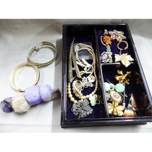 2259 - Box - Assorted Costume Jewellery.