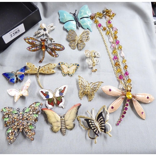 2285 - Small Box - Butterfly Brooches & Hair Clips.