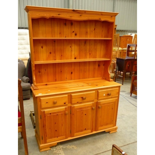 3100 - Pine Dresser