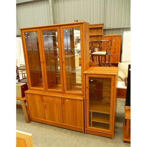 3102 - Wood Effect China Cabinet on Sideboard Base & Matching Stereo Cabinet