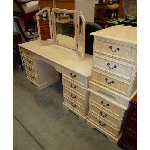 3125 - Lined Oak G-Plan Dressing Table & Pair of Matching Bedsides