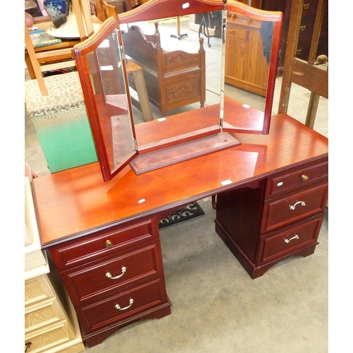 3126 - Mahogany Dressing Table