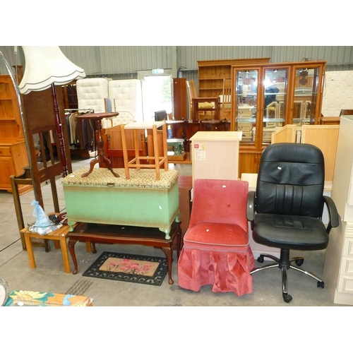 3143 - Computer Chair, Bedroom Chair, Ottoman, Coffee Table, Standard Lamp, etc