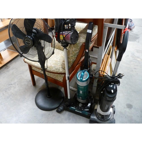 3157 - Pedestal Fan & 3 Vacuums