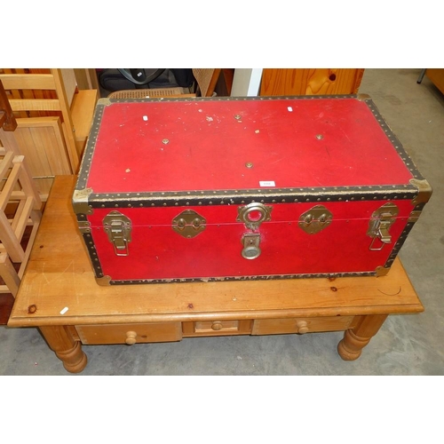 3332 - Pine Coffee Table, Trunk and Assorted Blankets