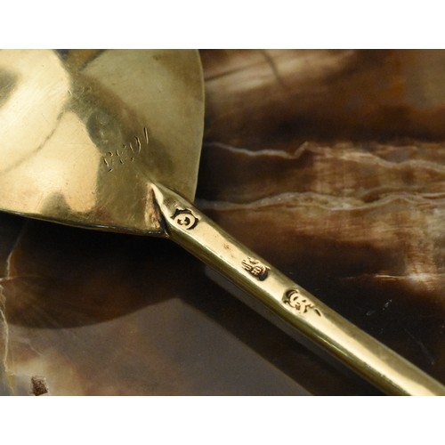 2133B - 17th Century English Silver Gilt Sealtop Spoon. Dated 1635. Approx. 1.5ozt