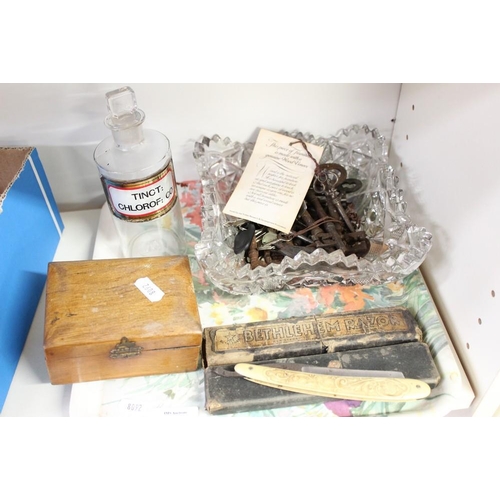 1008 - Tray Lot - Horn Whistle, Chemist Bottle, Straight Razors, Vintage & Antique Keys etc.