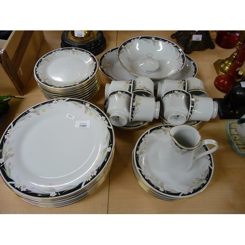 1585 - Crown Ming Dinner Set 