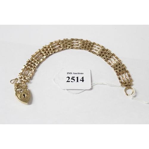 2514 - 9ct Gold Gate Bracelet with Engraved Padlock Closure, approx 18cm, 16.4g.