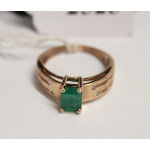 2525 - 9ct Gold Emerald Ring, UK Size U 1/2, total weight 5.9g.