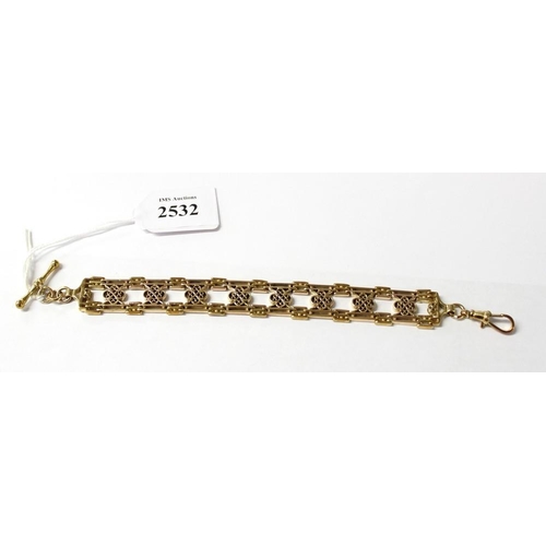 2532 - 9ct Yellow Gold Flat Fancy Link Bracelet with T-Bar decorated closure, approx 16cm (fitting size), 3... 