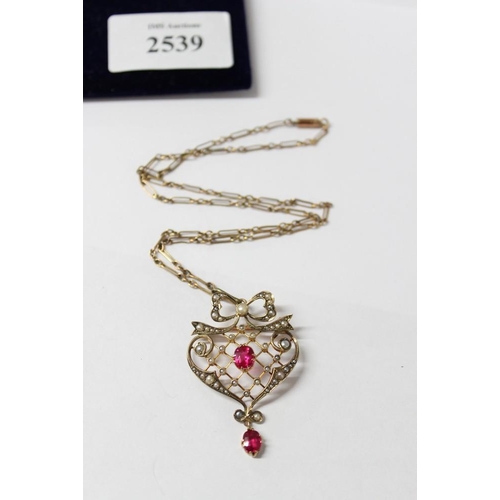 2539 - 9ct Gold Art Nouveau Pendant On Chain, inset with Red Coloured Jewels & Seed Pearls, total weight 7.... 