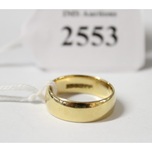 2553 - 18ct Yellow Gold Wedding Band UK Size L, 5.3g.