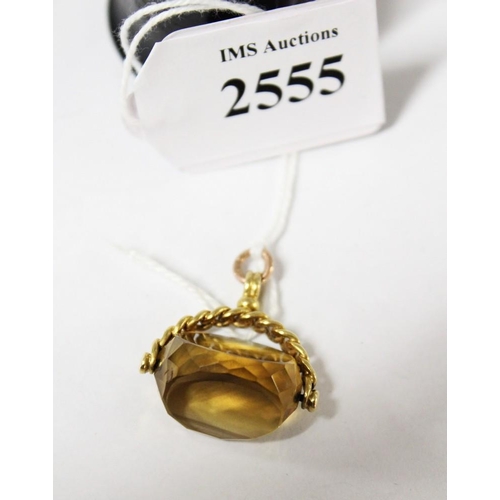 2555 - 9ct Gold Mounted Crystal Spinner, total weight 7.6g.