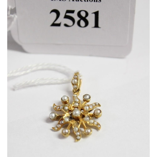 2581 - 15ct Gold Sunburst Seed Pearl Pendant, approx total weight 2.3g.