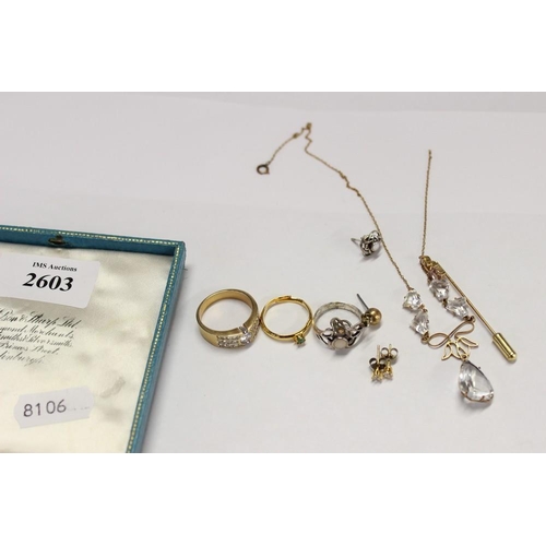 2603 - Small Box Costume Jewellery