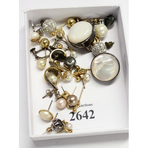 2642 - Small Box of Assorted Earrings