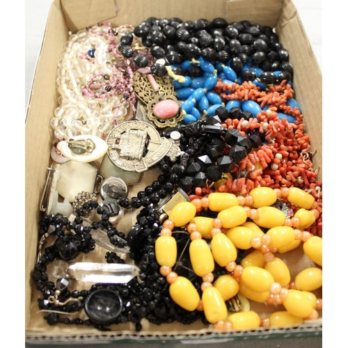 2677 - Costume Jewellery - Necklaces & Brooches.