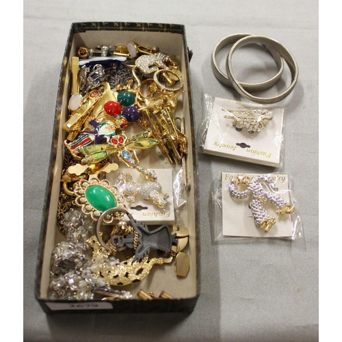 2679 - Box of Assorted Costume Jewellery