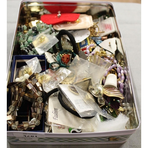 2681 - Box of Assorted Costume Jewellery