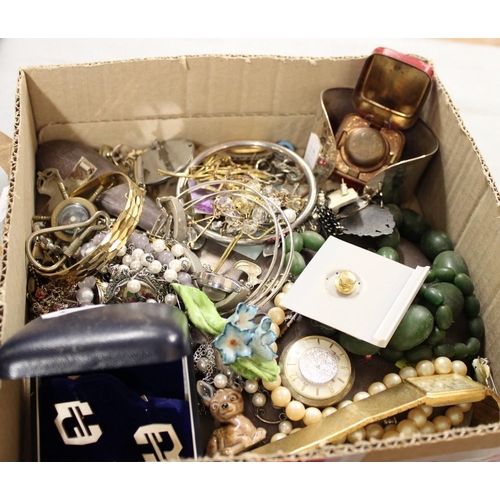 2682 - Box of Assorted Costume Jewellery