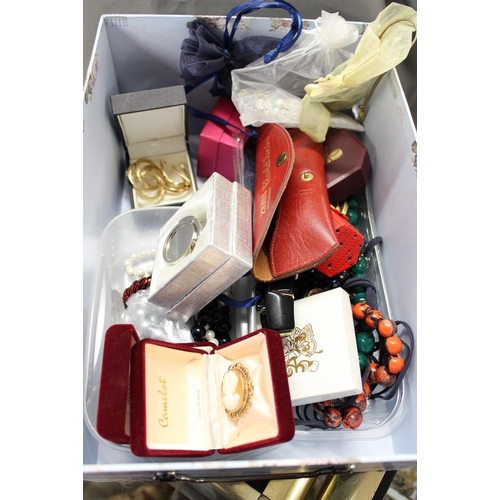 2685 - Box of Assorted Costume Jewellery