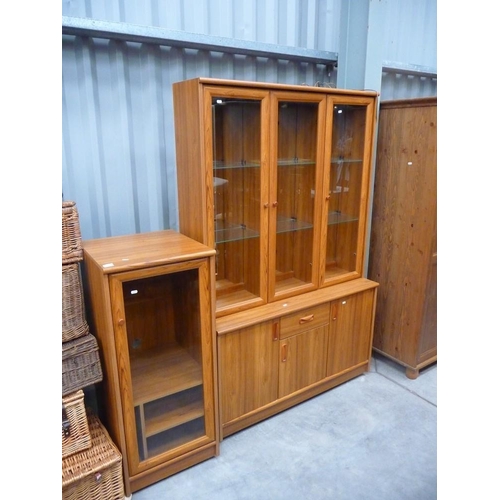 3016 - Modern Glazed and Illuminated 3 Door Cabinet with Matching Stereo Cabinet