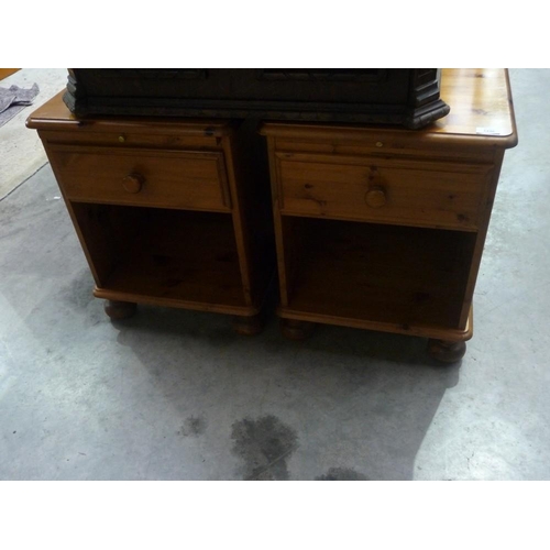 3446 - Pair Pine Bedsides