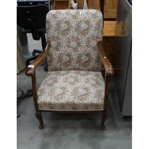 3526 - Queen Anne Leg Armchair