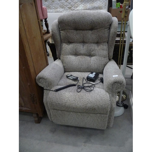 3532 - Celebrity Fabric Riser Recliner