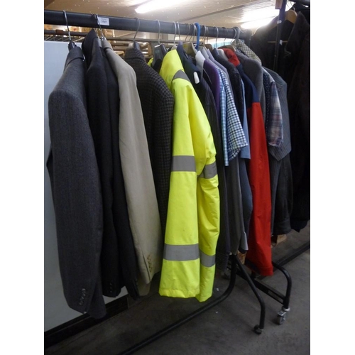 3569 - Assorted Men's Clothing, inc Suits, Hi Vis Jacket, Shirts, Coats etc