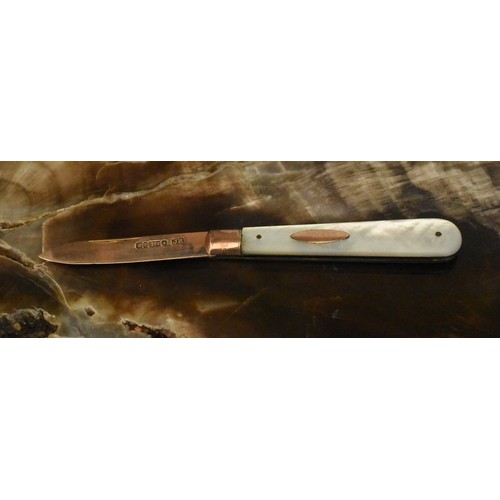 2561 - Rare 9ct Rose Gold & Mother of Pearl Pocket Fruit Knife, total weight 16.3g.