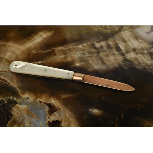 2561 - Rare 9ct Rose Gold & Mother of Pearl Pocket Fruit Knife, total weight 16.3g.